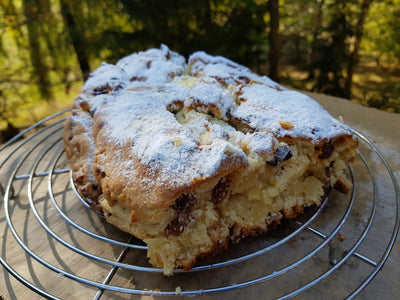 Weihnachtlicher Stollen mit Birnen und Tonkabohne