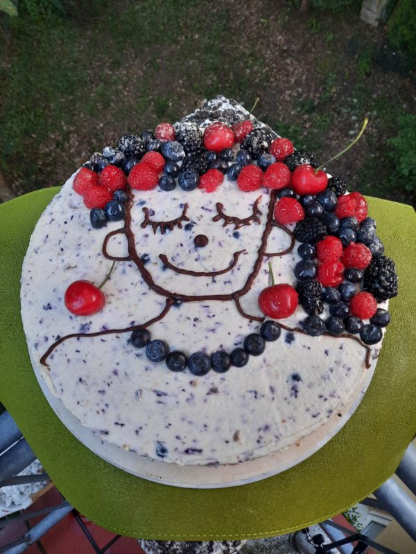 Hübsche Beeren-Gesicht-Torte