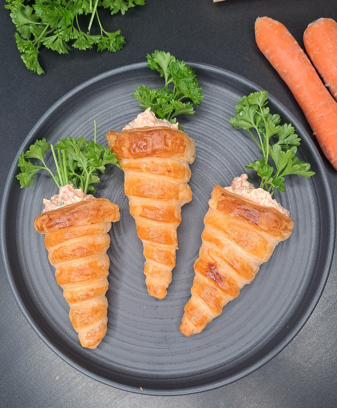 Blätterteig Möhrchen mit Frischkäsefüllung
