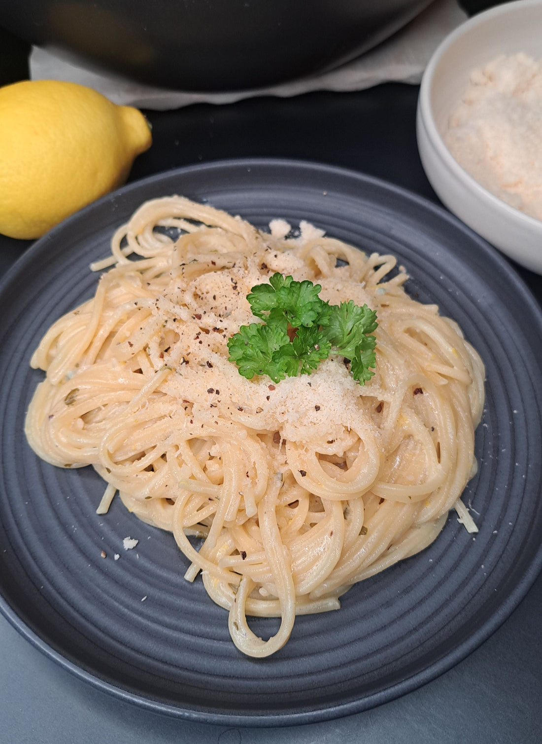 Spaghetti mit leckerer Buttermilch-Zitronen-Soße