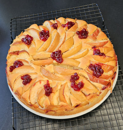 Eierlikör-Apfelkuchen mit Preiselbeeren