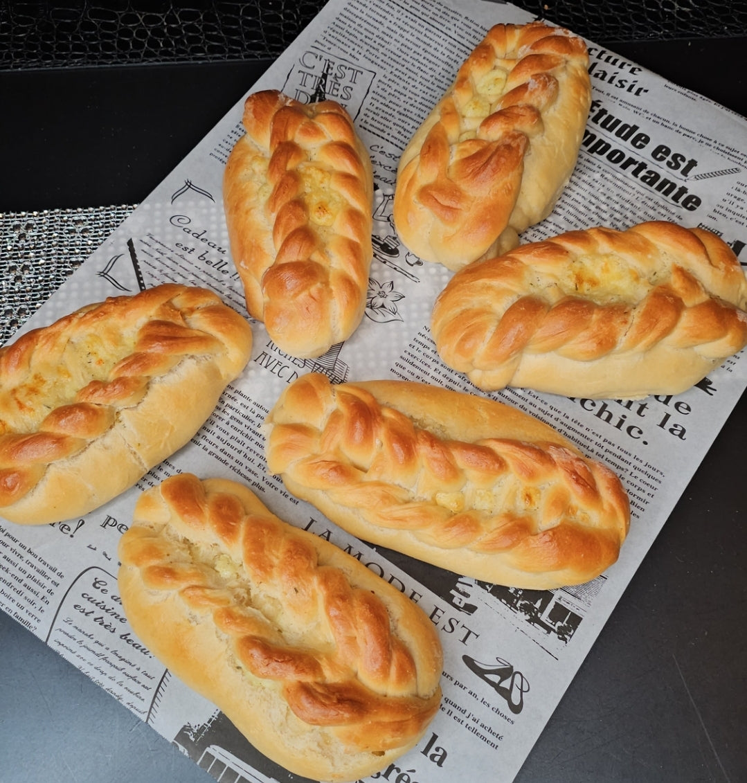 Geflochtene Brötchen