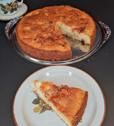 Zimtschneckenkuchen mit Äpfeln