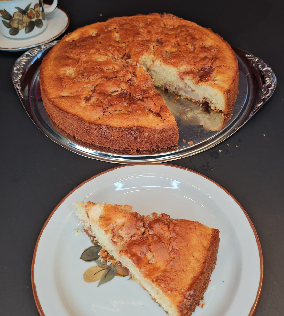 Zimtschneckenkuchen mit Äpfeln