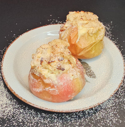 Käsekuchen im Apfel mit Streuseln