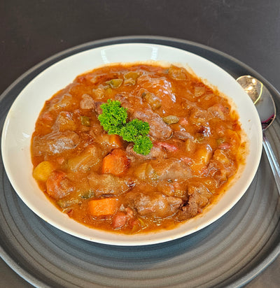 One-Pot Rindergulasch "Rouladen-Art"