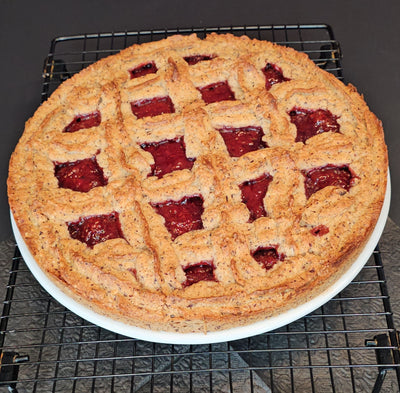 Linzer Torte mit gespritztem Gitter