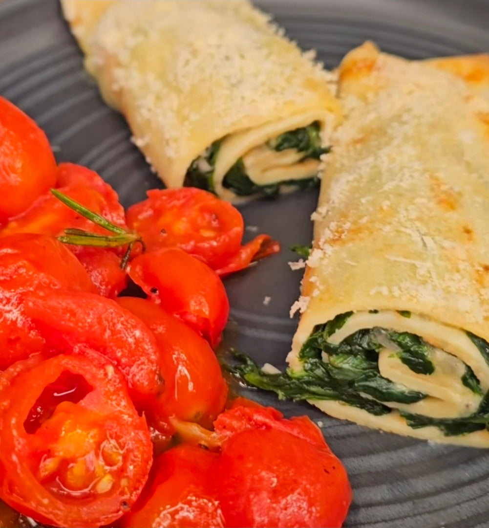 Pfannkuchen-Gratin mit Spinatfüllung & Tomatenragout