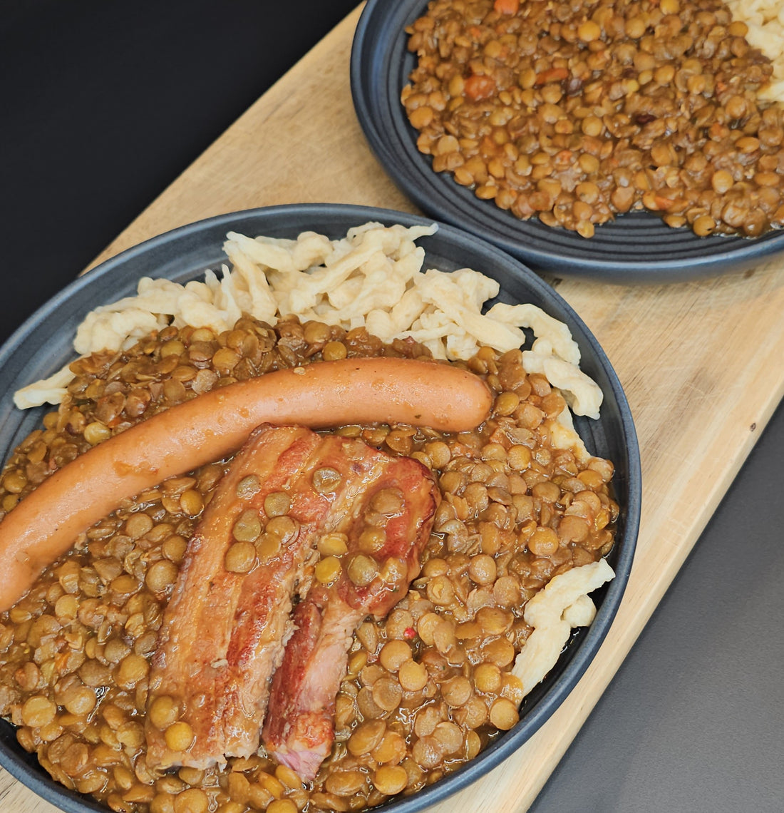 Linsen mit Spätzle und Saitenwürstle – Der schwäbische Klassiker