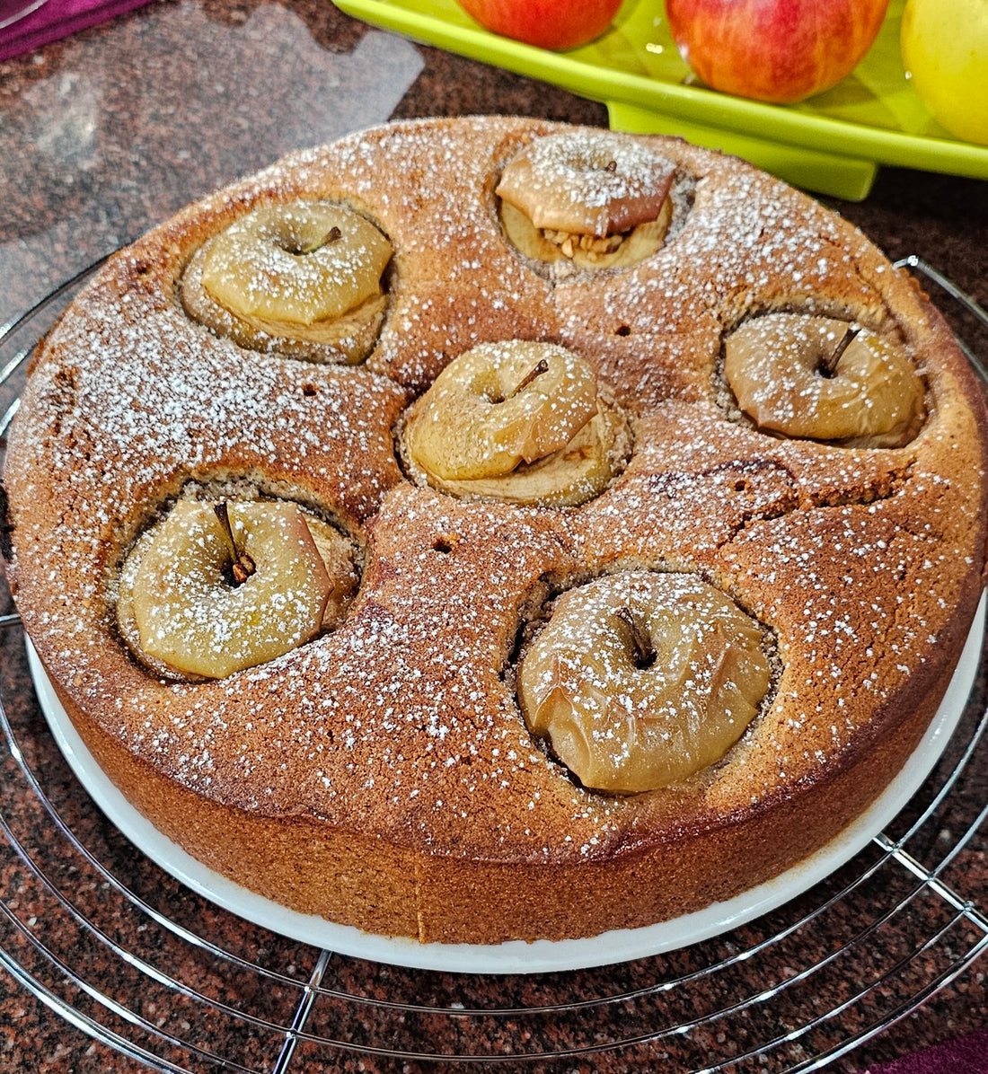 Bratapfelkuchen mit Haselnüssen & Zimt10