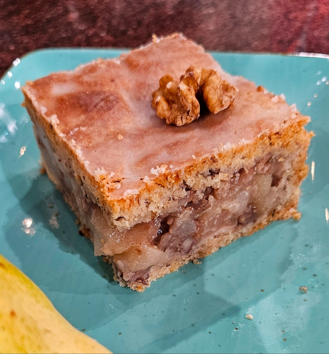 Gedeckter Birnen-Walnuss-Kuchen