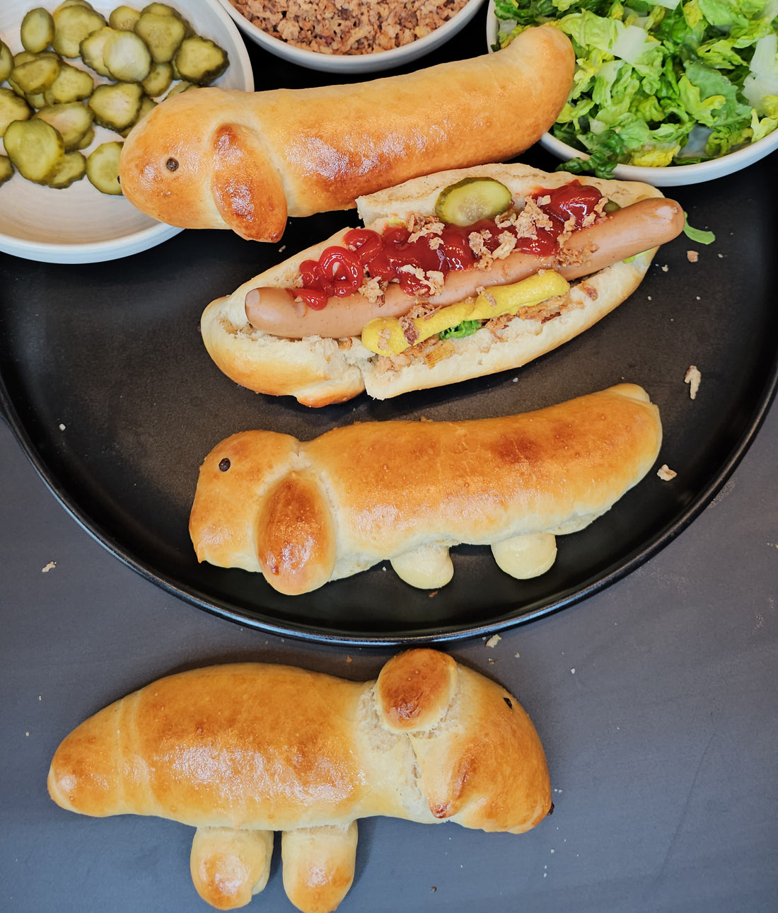 Hotdog‑Brötchen in Hundeform