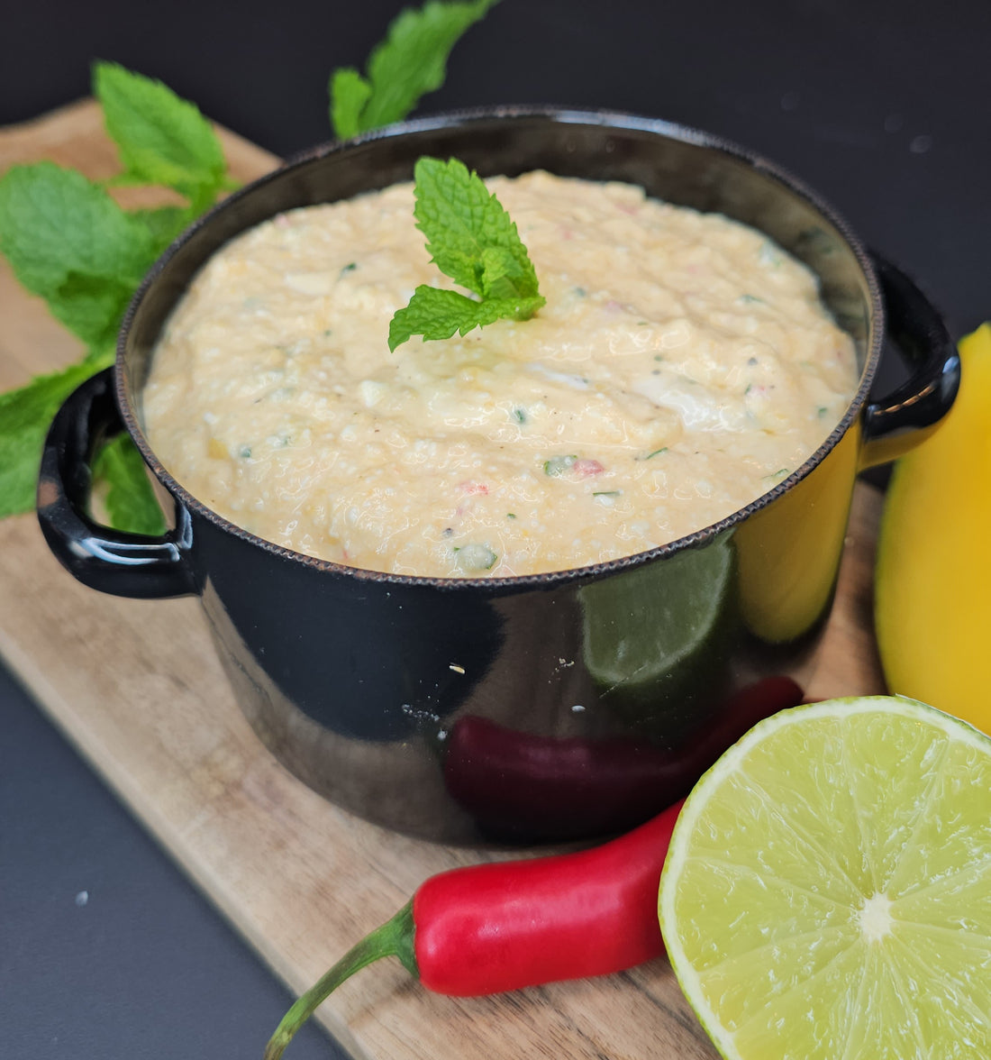 Cremiger Mango-Chili-Dip