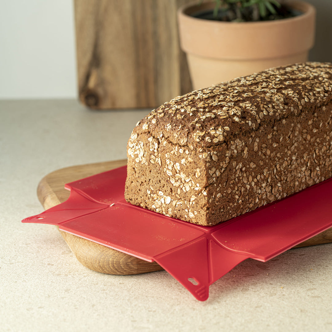 coox Wunderform Frame S in rood, de eerste opvouwbare siliconen bakvorm voor grenzeloze bakcreaties, perfect voor cake, brood en ovenschotels coox Wunderform Frame S in rood, de eerste opvouwbare siliconen bakvorm voor grenzeloze bakcreaties, perfect voor cake, brood en ovenschotels