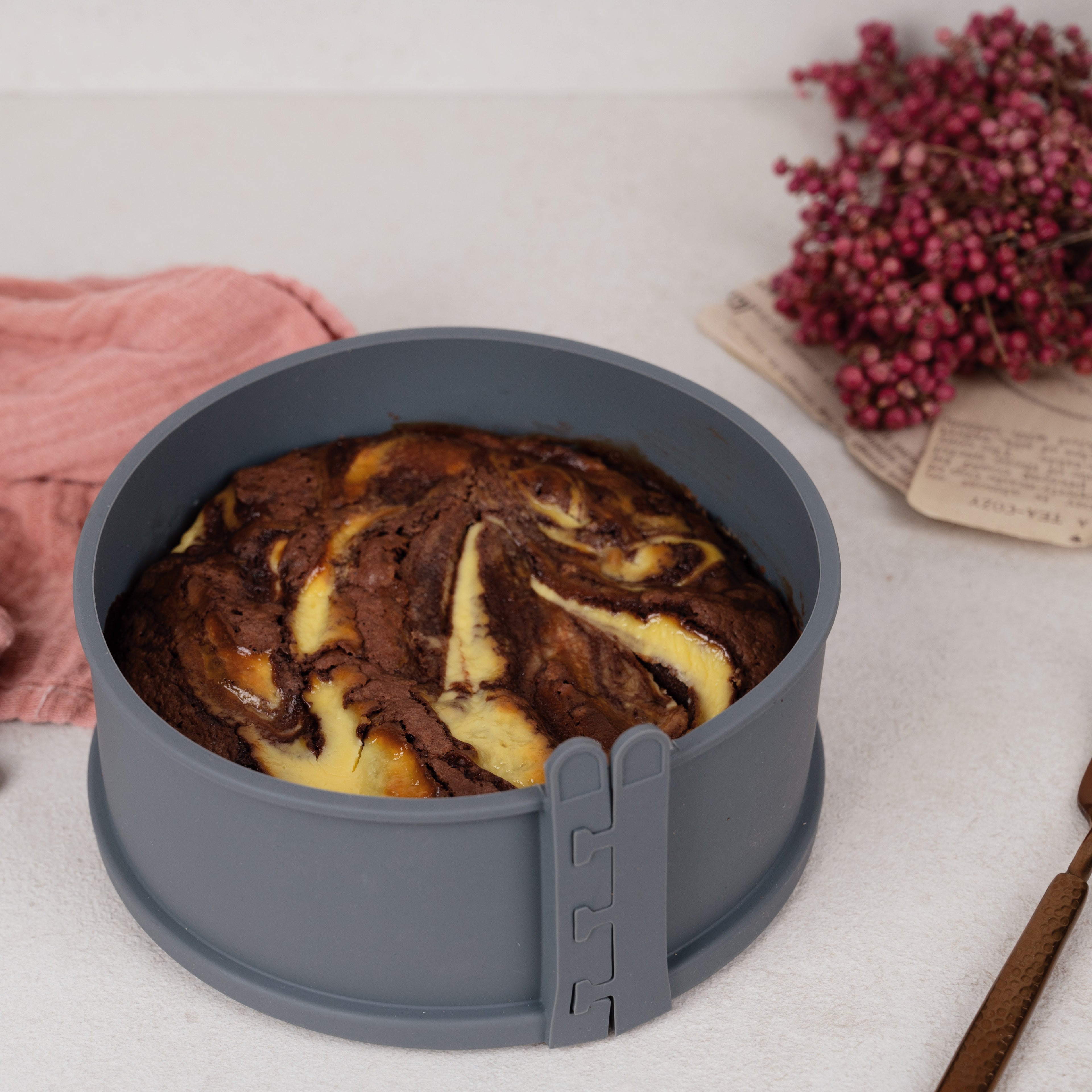 Springform mit Silikonring und Porzellan-Servierplatte (Ø 18cm)